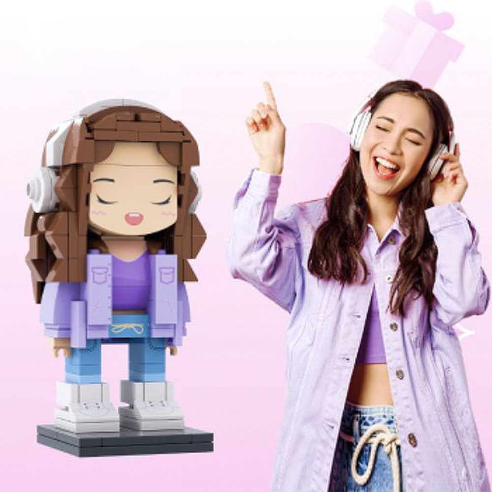 Full-body personalised 1-person custom brick figure on white background – handcrafted small particle block toy in eco-friendly ABS, personalised hairstyle and clothing, perfect gift for her