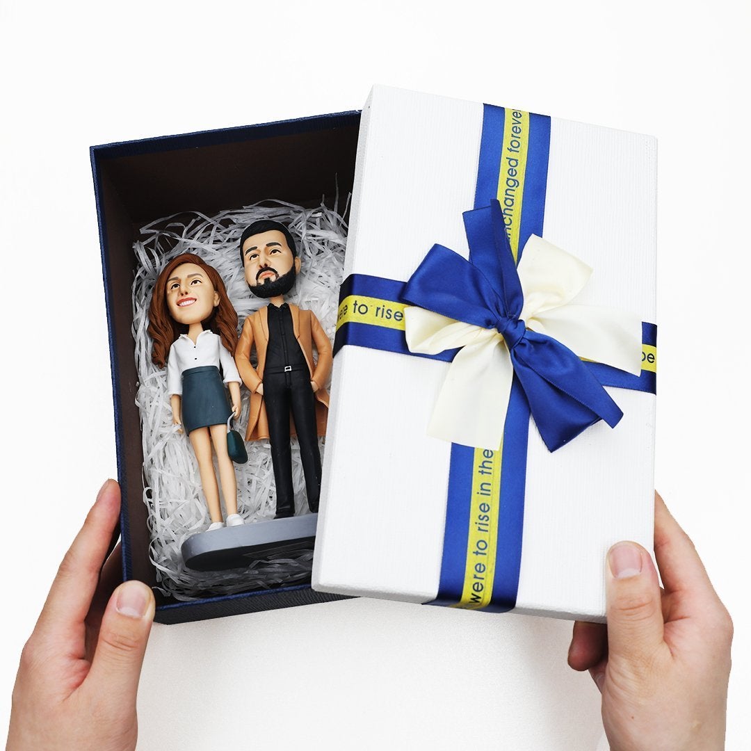 Come On Baby personalised couple bobbleheads in polymer clay with custom heads and engraved base text – handcrafted keepsake for engagements, anniversaries or baby announcements