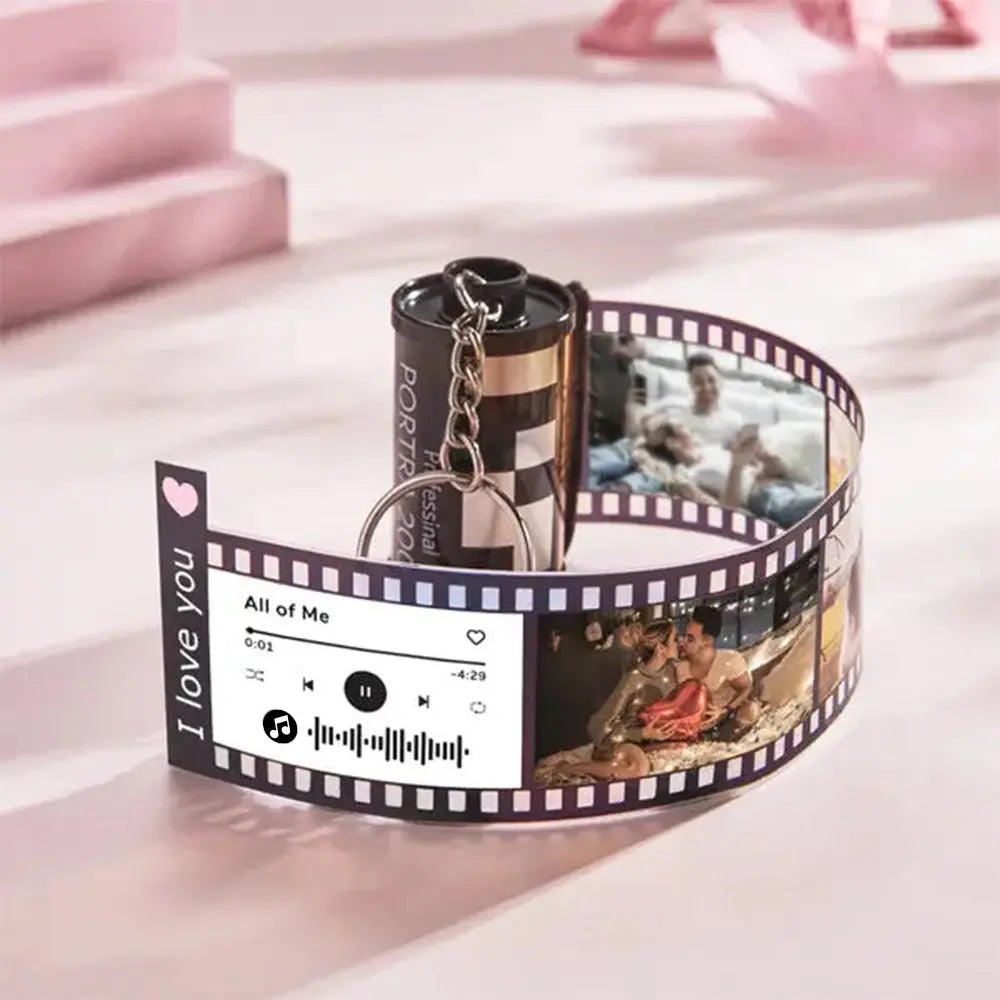 Durability demonstration of the personalised film reel keychain — over 10,000 rotations tested for reliable daily use