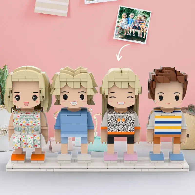 Packaging and assembly kit for personalised full‑body brick figures — figures and scene accessories packaged separately with instructions included