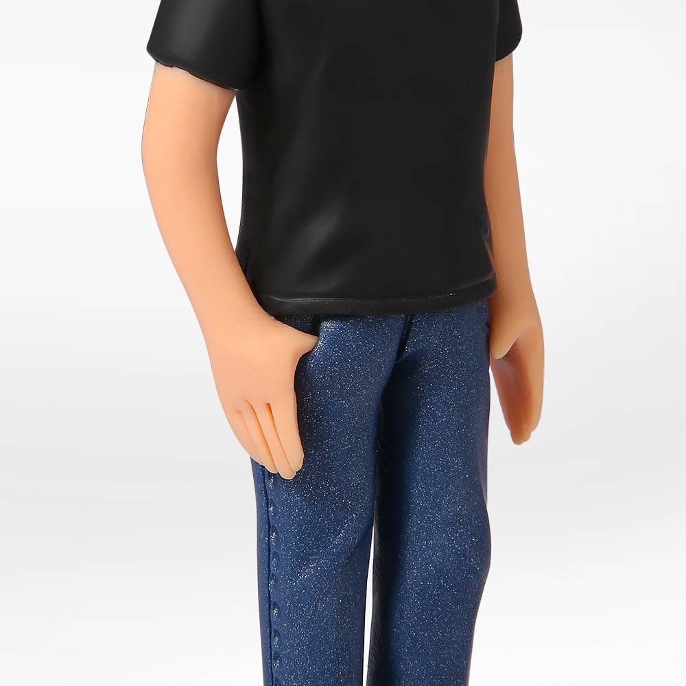 Close-up of personalised bobblehead head showing customised face and chosen hairstyle — custom bobblehead Australia, perfect personalised gift for him