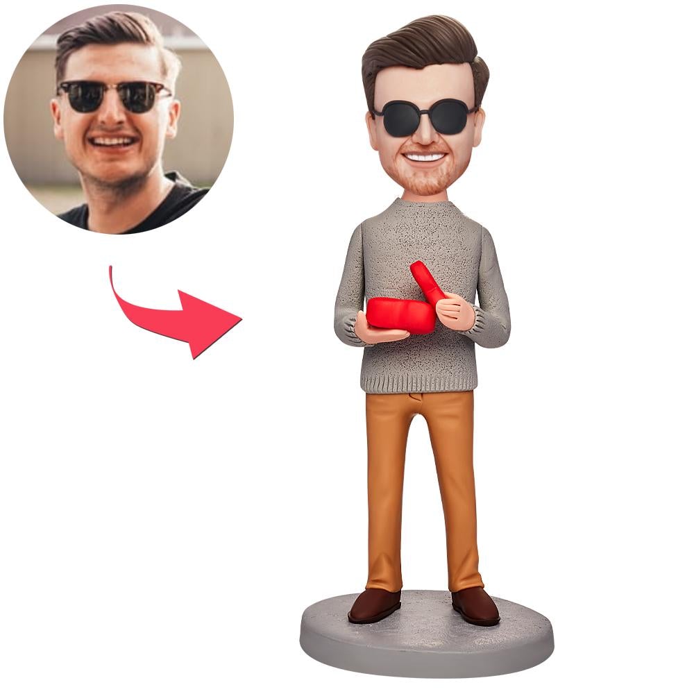 Personalised man holding a heart bobblehead in polymer clay, customisable head with option for engraved text on the base – handcrafted keepsake gift for anniversaries, weddings or Valentine's