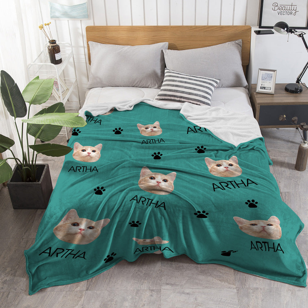 Close-up of personalised cat face blanket showing plush reverse and fine golden mink wool texture with long-lasting all-over print that resists shedding and pilling.