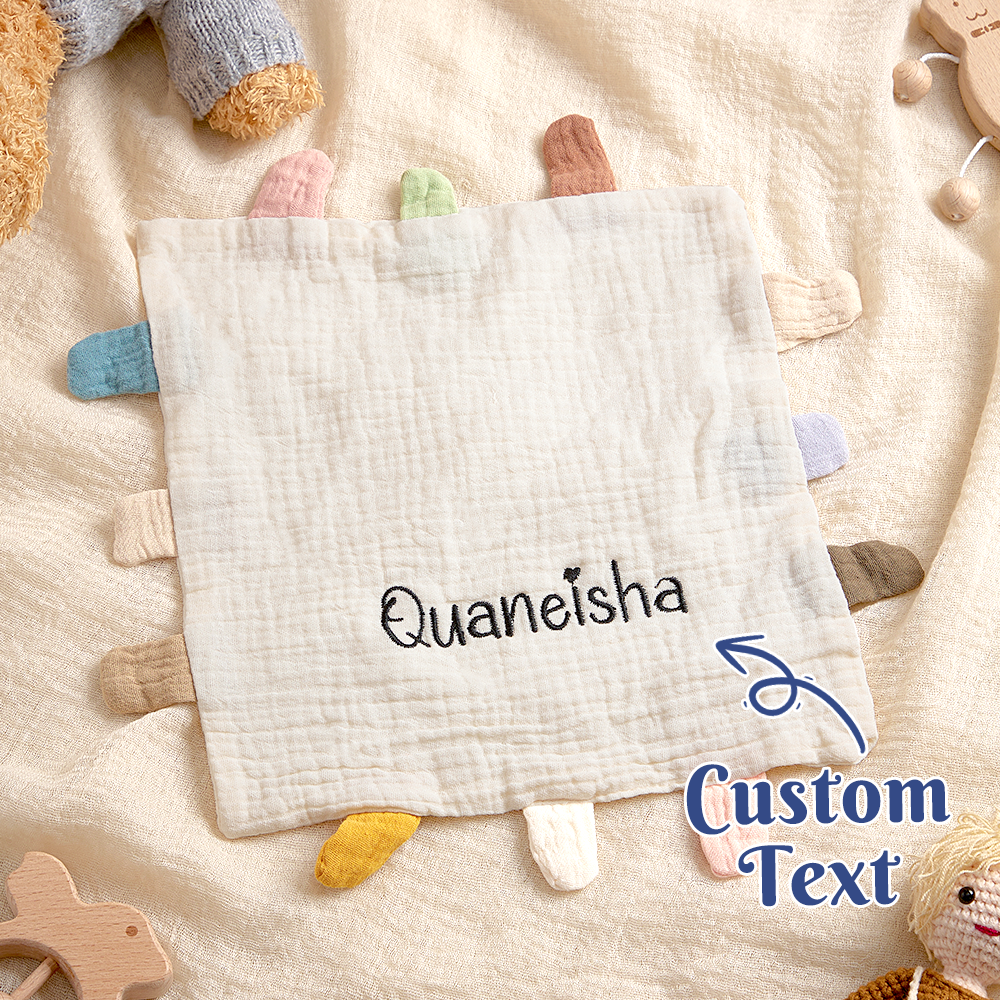 Close-up of soft cotton edge stitching on personalised comfort towel – durable, baby-safe fabric with embroidered name