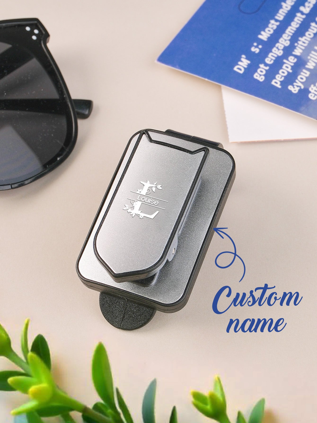 Personalised Car Sunglasses Holder – Custom Name Sun Visor Clip