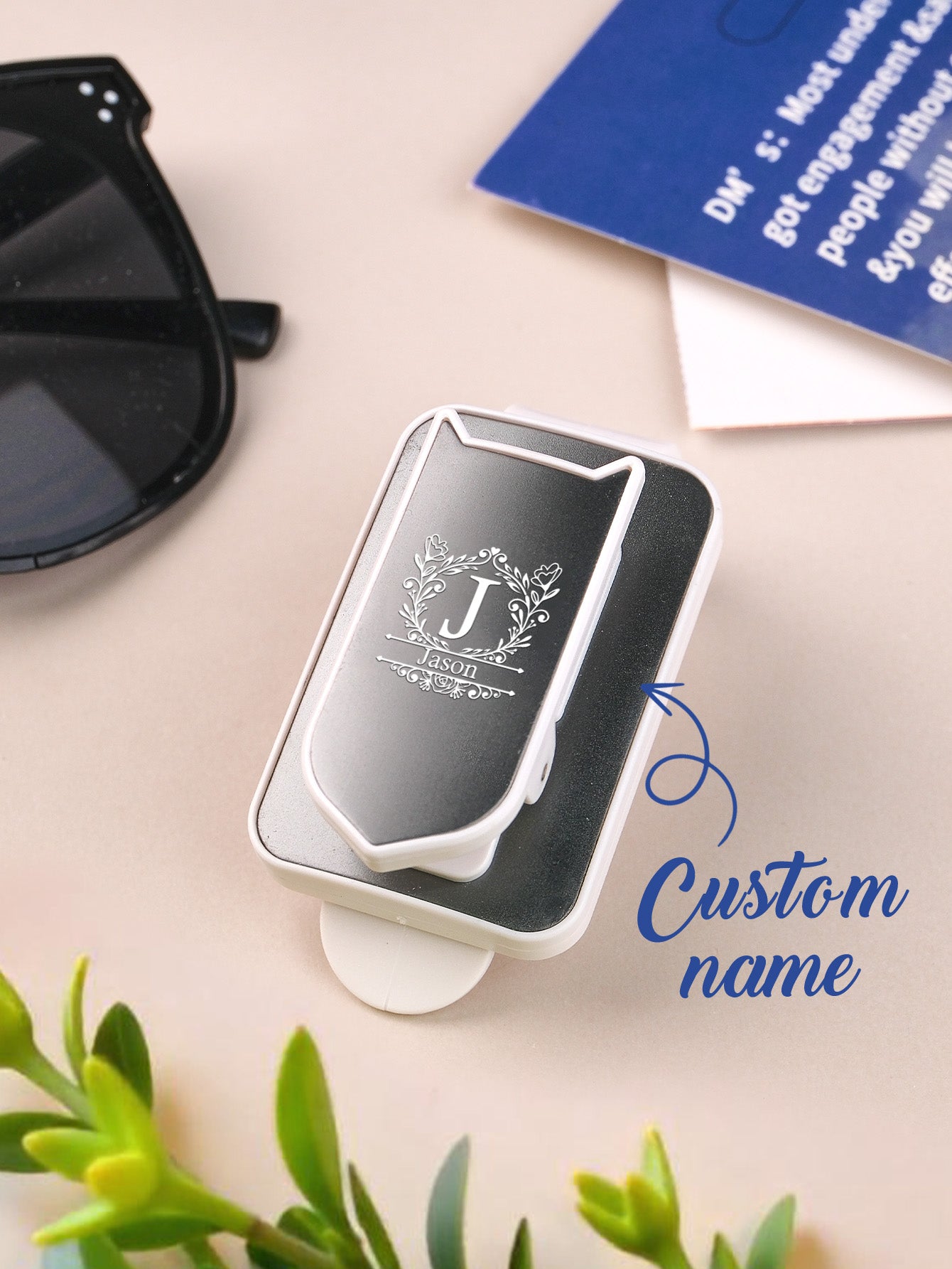 Personalised Car Sunglasses Holder – Custom Name Sun Visor Clip