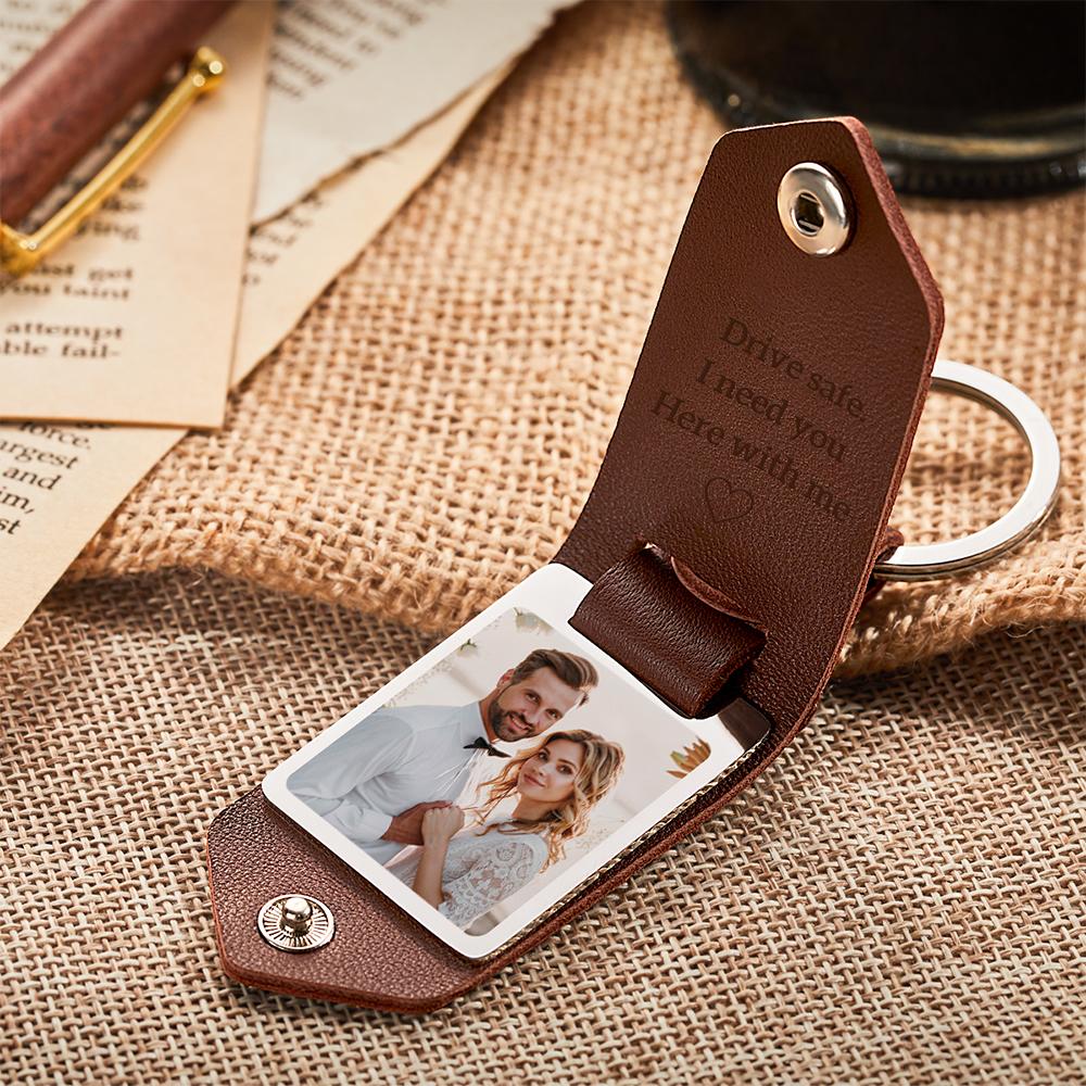 Close-up of personalised PU leather keyring showing shiny buckle, robust metal ring and engraved name – perfect personalised gift