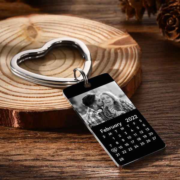Personalized Calendar Photo Keychain Name Engraved Custom Pendant Keychain Gift for Couples