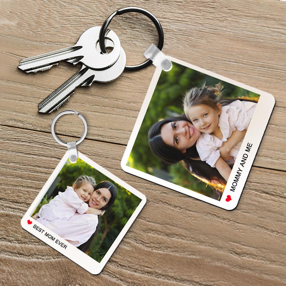 Close up of personalised engraving on metal photo keychain, high-quality plate and custom text engraving for a thoughtful gift for mum
