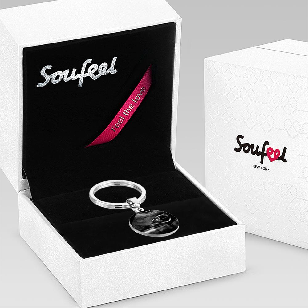 Polished ultrasound keepsake keychain featuring uploaded sonogram image — thoughtful personalised gift for soon-to-be dad