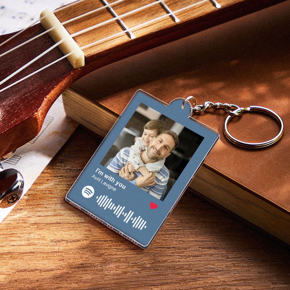 Example engraving options on a personalised keyring showing custom text choices for a Father's Day gift