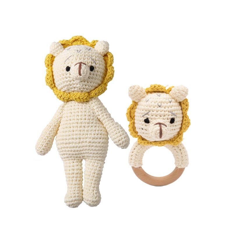 Knitted animal rattle arranged on a wooden surface to emphasise natural materials and eco-friendly design