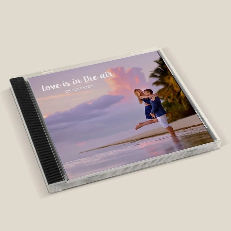 Durable materials: double adhesive paper insert, plastic jewel case and industry‑standard blank disc for your personalised CD