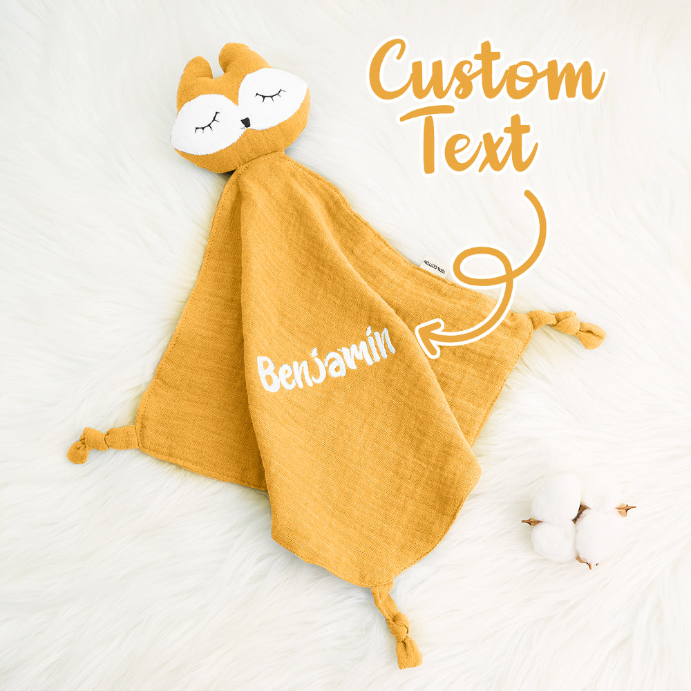 Flat-lay of a personalised baby comfort towel displaying embroidered name and neat edging — stylish, cosy and perfect as a newborn keepsake