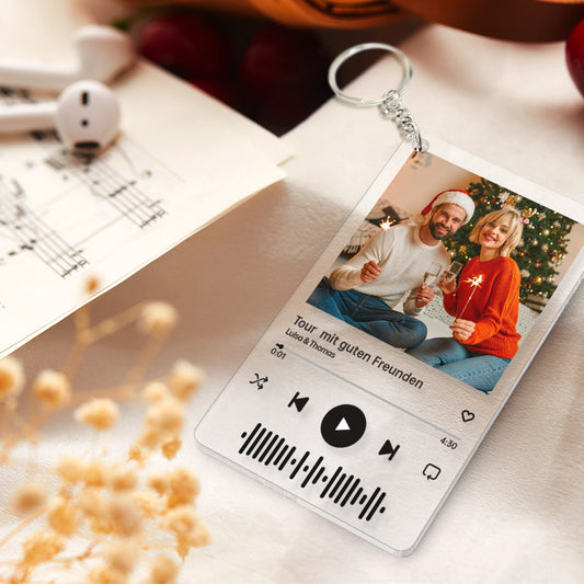 Personalised acrylic music code keychain with custom photo and scannable music code, acrylic album-style photo keyring (4 x 6.37 cm) ideal as a personalised photo gift