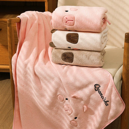 Gift-wrapped personalised bath towel with embroidered name, premium presentation for birthdays and anniversaries