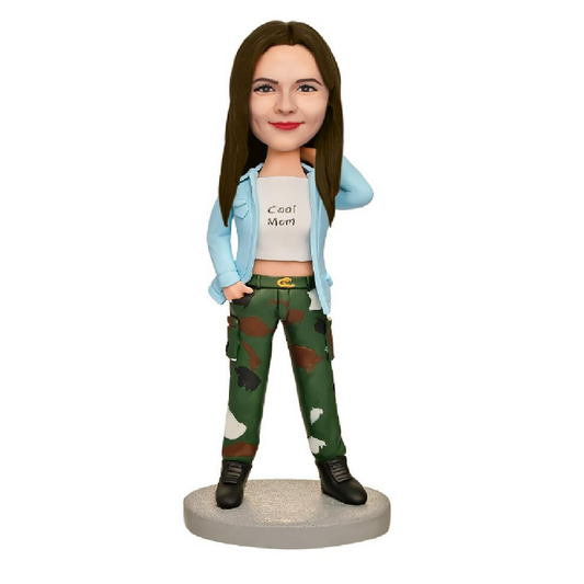 Close-up of customised head sculpted from a front-facing photo with lifelike facial detail and hairstyle — Cool Mum personalised bobblehead with engraved base, perfect engraved keepsake for Mum