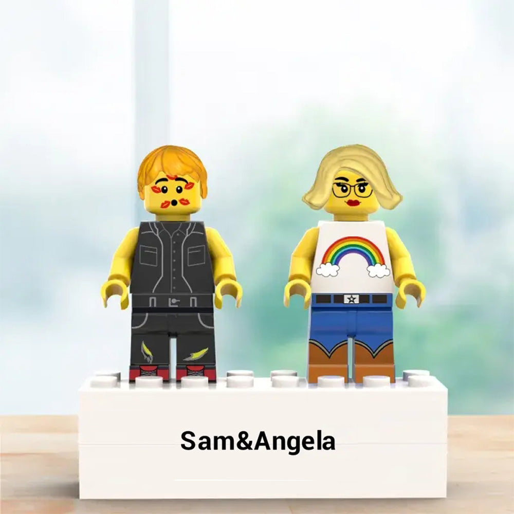 Fitted display box closed beside the personalised couple minifig set – elegant presentation for a custom Valentine's gift