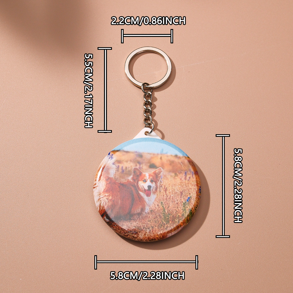 Detailed shot of robust iron construction and split ring of personalised round mirror keyring – durable design keeps photos safe and ready to use