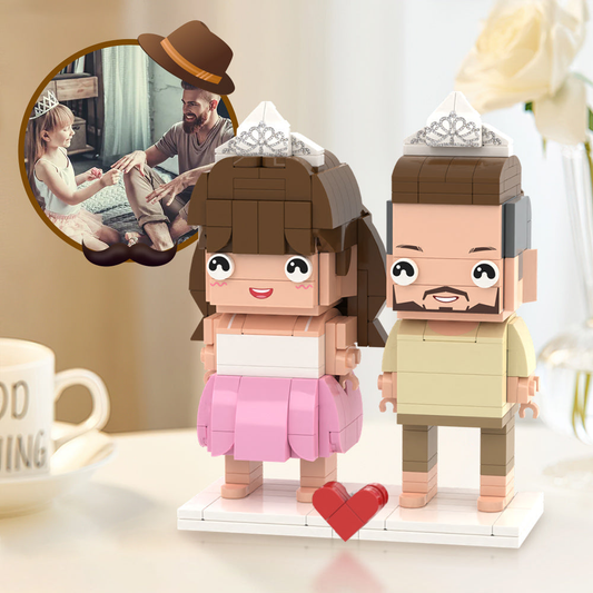 Close-up of personalised brick figures showing customised hairstyles, expressions and clothing – handcrafted custom face figures as a unique gift for Dad