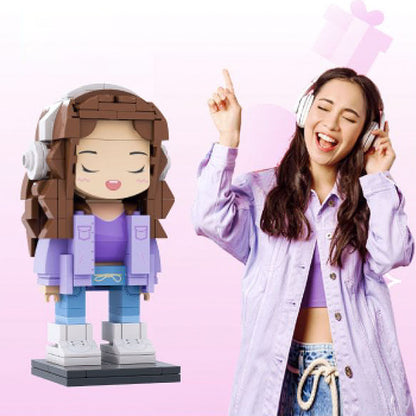 Full-body personalised 1-person custom brick figure on white background – handcrafted small particle block toy in eco-friendly ABS, personalised hairstyle and clothing, perfect gift for her