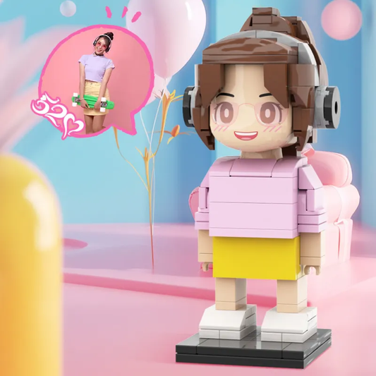 Personalised full-body Duddu brick figure (1 person) in Light Nougat — custom hairstyle & expression, perfect romantic or birthday gift