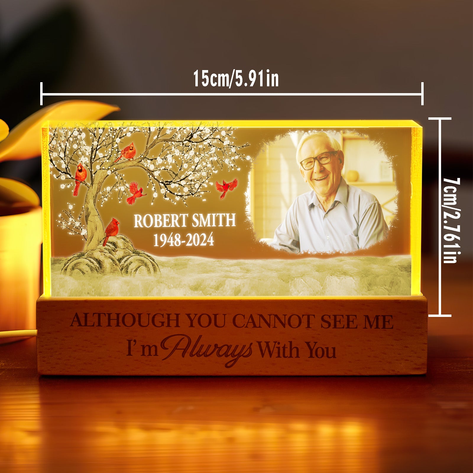 Warm-glow memorial photo light in a tranquil setting, showcasing its 15 cm x 7 cm size.
