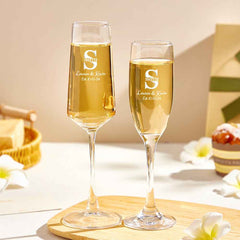Personalized Bride and Groom Wedding Champagne Flutes Gift for Newlyweds