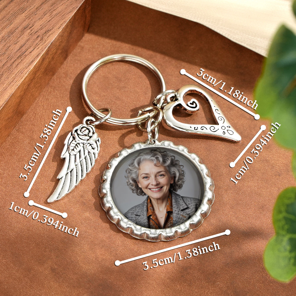 Personalised photo keychain shown as a thoughtful gift — ideal for weddings, Mother's Day or memorial keepsake