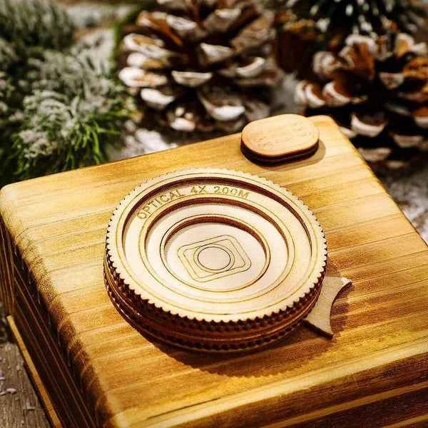 Vintage Wooden Camera Box Keychain for Film Rolls – A Unique Gift for Photography Enthusiasts