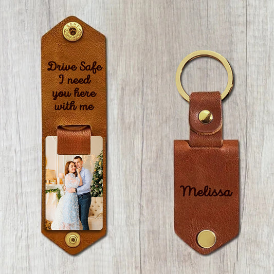 Front view of personalised engraved PU leather keyring featuring a vivid custom photo printed on a metal plate, shiny buckle and solid metal key ring — custom metal keychain with photo, ideal personalised gift