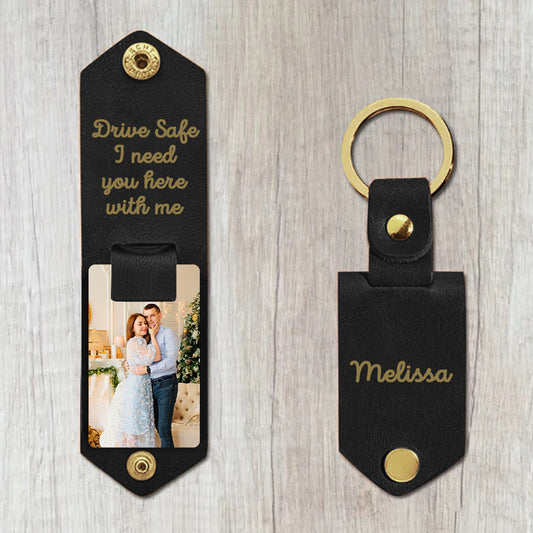 Front view of personalised engraved PU leather keyring featuring a vivid custom photo printed on a metal plate, shiny buckle and solid metal key ring — custom metal keychain with photo, ideal personalised gift