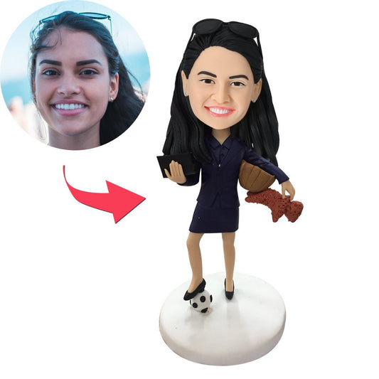 Front view of personalised 'World's Best Mom' polymer clay bobblehead with custom head likeness and engraved text on the base — a personalised mom bobblehead and custom bobblehead with engraved text, ideal Mother's Day gift