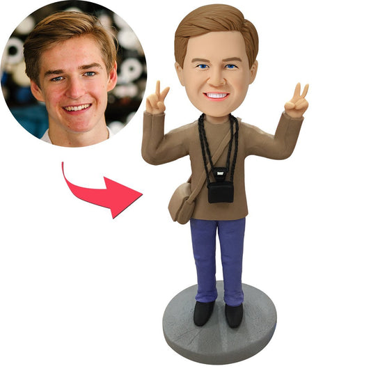 Personalised cameraman bobblehead with engraved text – handcrafted polymer clay photographer figurine with custom head from your photo, fixed outfit and pose, perfect personalised photographer gift