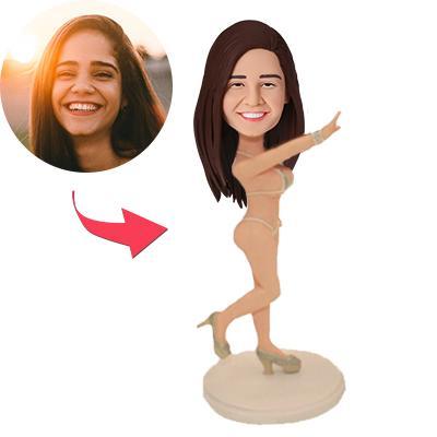 Personalised custom bobblehead with engraved text on base – polymer clay figurine featuring customised facial details and short hairstyle, unique gift for special occasions