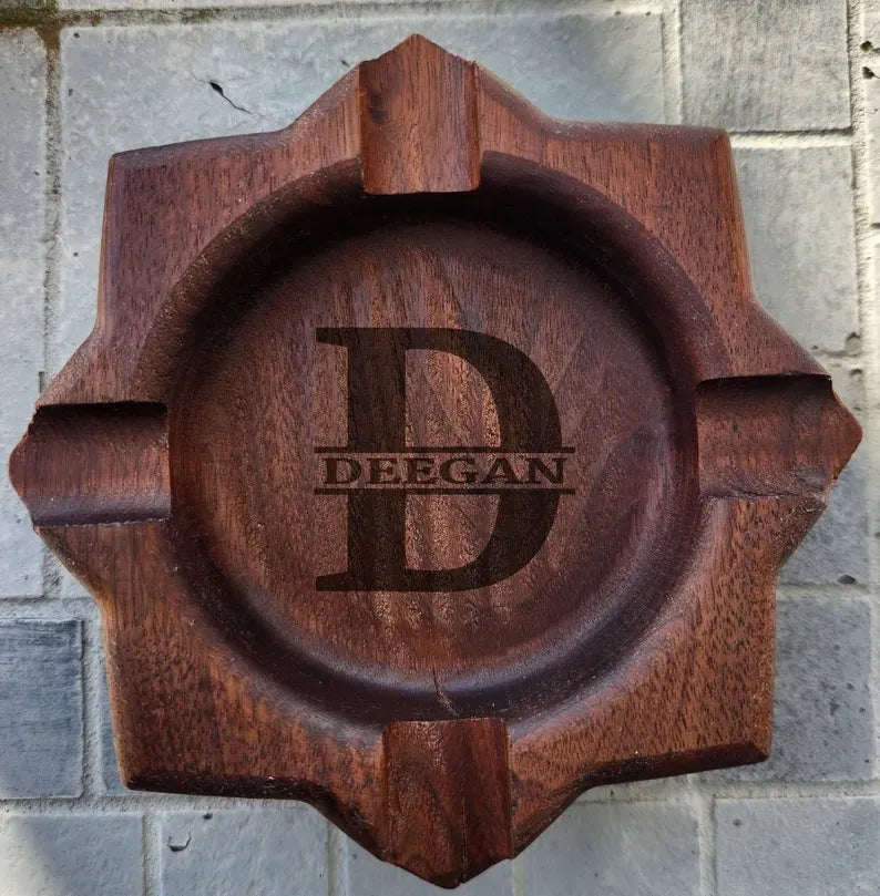 Gift-ready presentation of personalised walnut ashtray in minimal packaging – engraved wooden cigar rest for groomsmen or dad