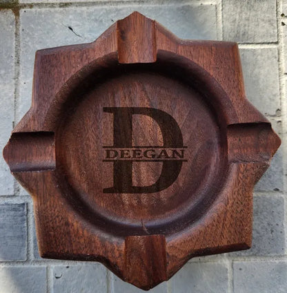 Gift-ready presentation of personalised walnut ashtray in minimal packaging – engraved wooden cigar rest for groomsmen or dad
