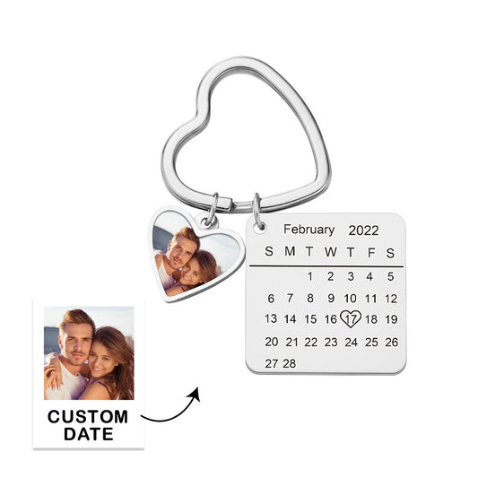 Personalised Photo Calendar Heart Keychain showing a heart pendant with engraved calendar and inserted photograph on a stylish keyring — save the date keyring gift for couples and anniversaries