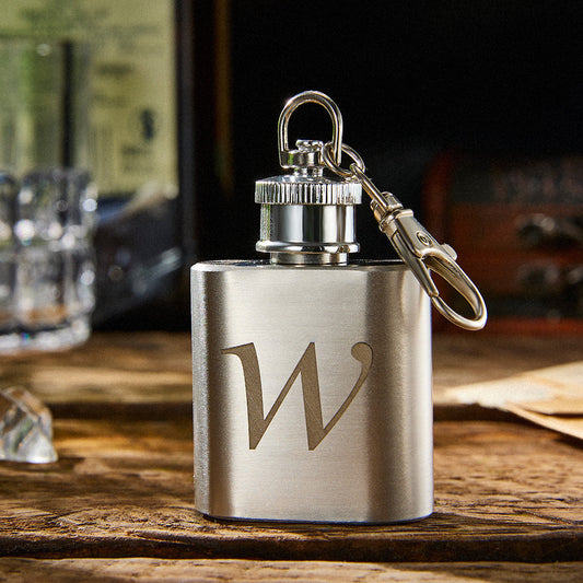 Personalised mini flask keychain in stainless steel, close-up of custom engraved rectangular hip flask with screw‑off lid and clip — perfect personalised gift for groomsmen or bridesmaids