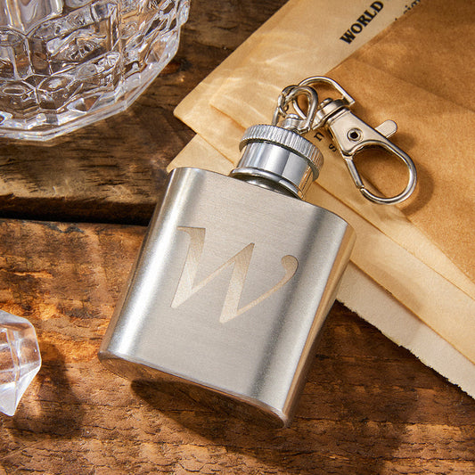 Personalised mini flask keychain in stainless steel, close-up of custom engraved rectangular hip flask with screw‑off lid and clip — perfect personalised gift for groomsmen or bridesmaids