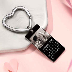 Personalized Calendar Photo Keychain Name Engraved Custom Pendant Keychain Gift for Couples