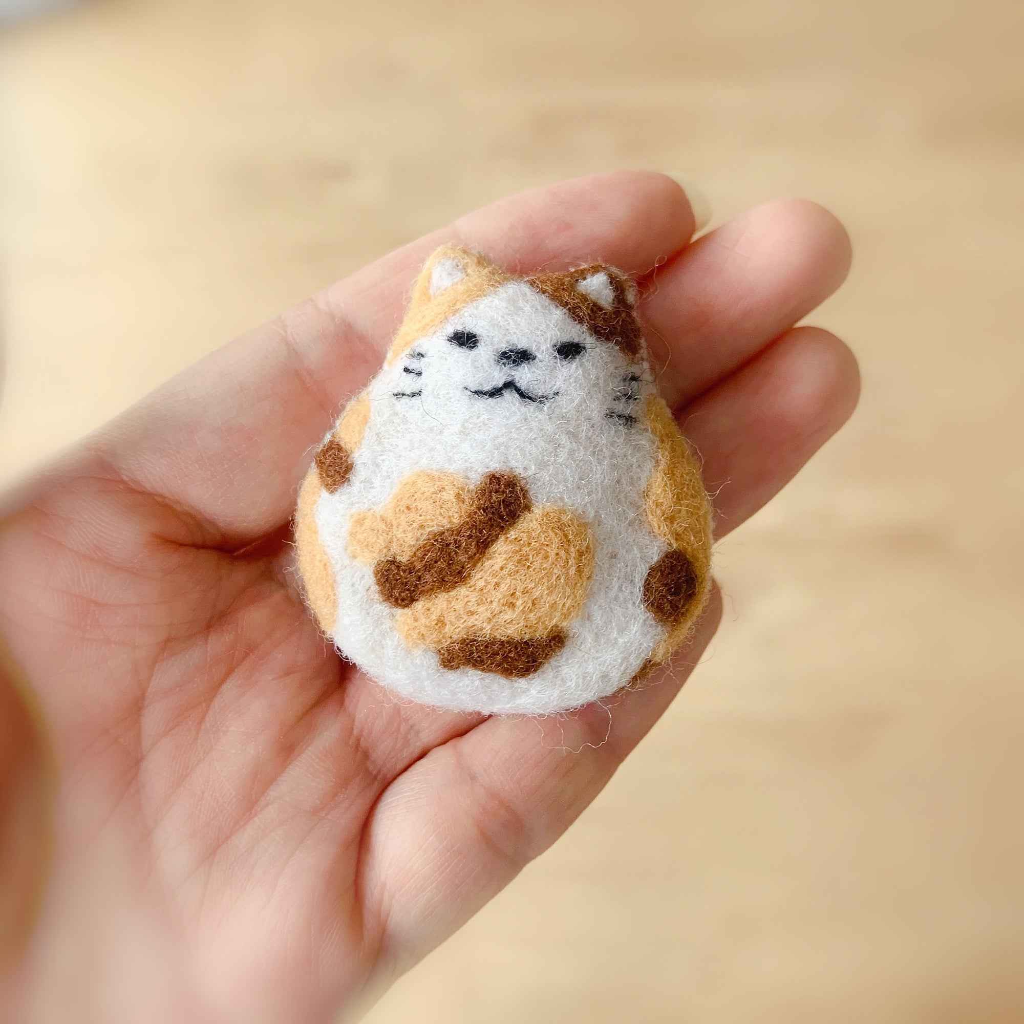 Adorable Handmade Felt Kitten Brooch - Perfect Gift for Cat Lovers