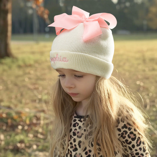Personalised knitted baby hat with bow — custom name embroidery on soft polyester yarn, suitable for newborns and toddlers (48–54 cm)