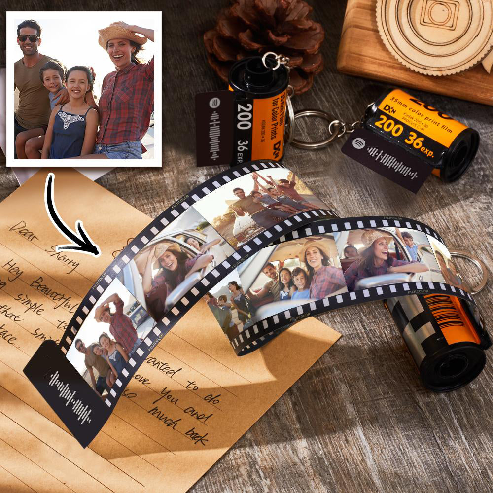 Gift-ready packaging: Personalised Photo Keychain presented in a white hardcover gift box.