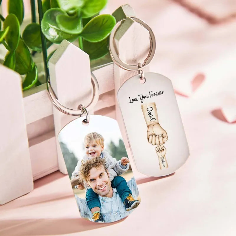 Gift-ready presentation of personalised Best Dad Ever keyring in a box – engraved-look keepsake for dad, husband or grandad